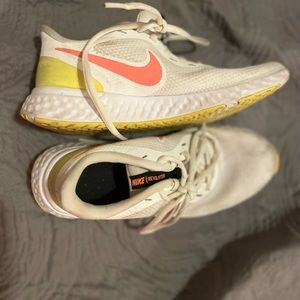 Size 6 Womens Nike shoes